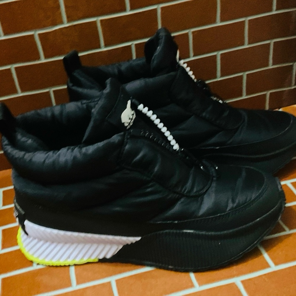 Sorel Women's Out 'N About III Puffy Zip Boot (EUC) - Picture 8 of 10